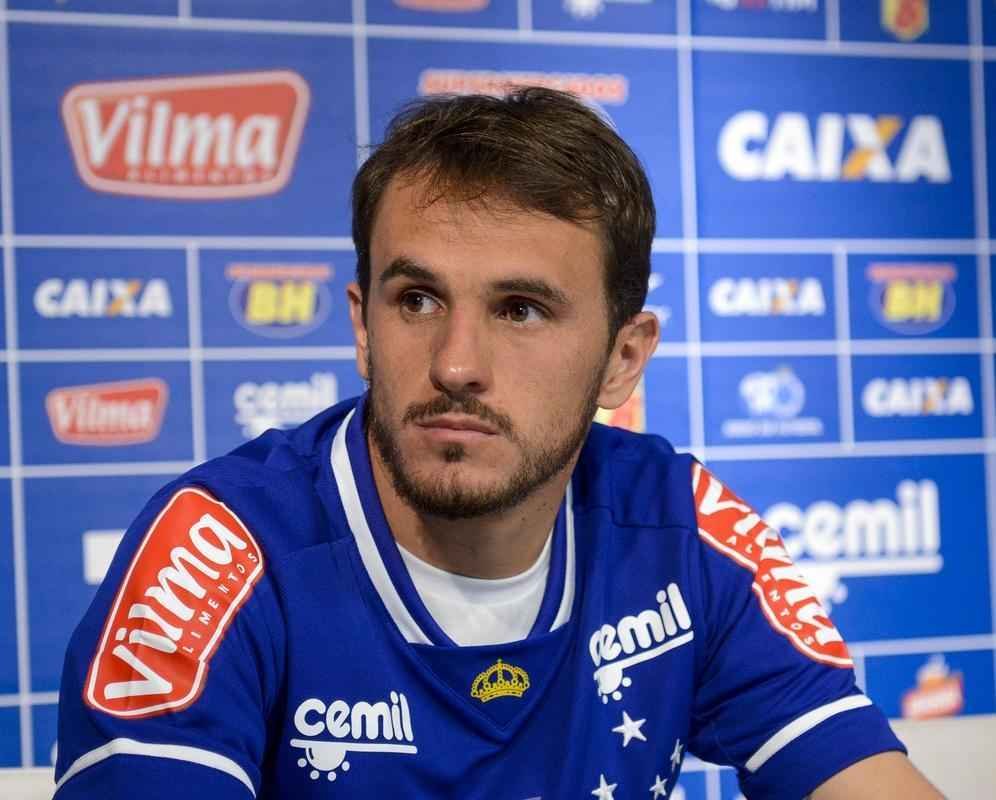 Veja fotos do treino e da apresentao oficial de Lucas e Robinho no Cruzeiro