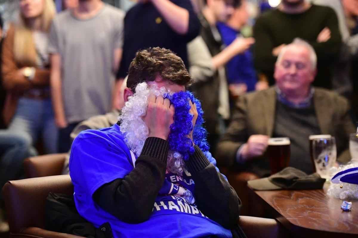 Empate entre Tottenham e Chelsea, por 2 a 2,  garantiu o ttulo ingls ao Leicester 