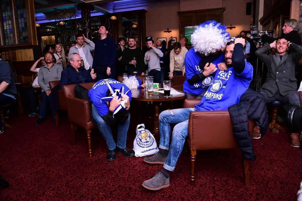 Empate entre Tottenham e Chelsea, por 2 a 2,  garantiu o ttulo ingls ao Leicester 