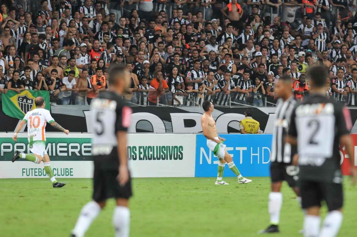 Fotos da comemorao de Danilo, heri da grande deciso do Mineiro