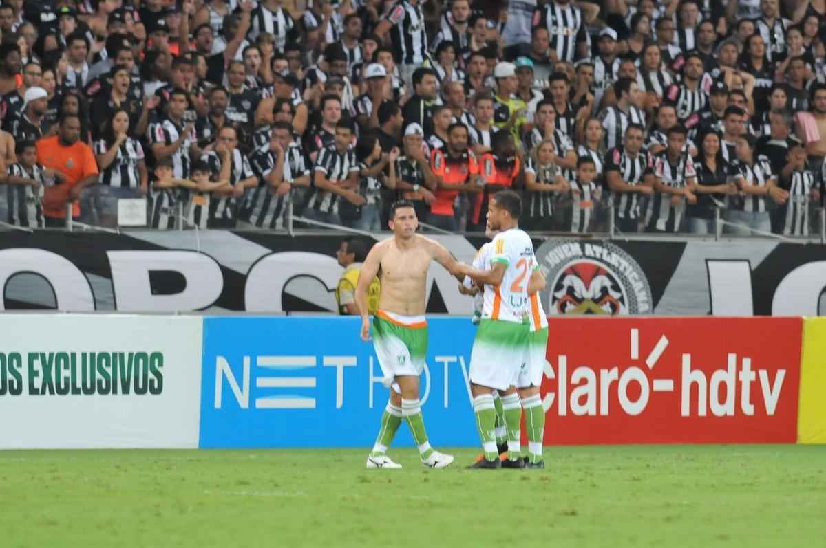 Fotos da comemorao de Danilo, heri da grande deciso do Mineiro