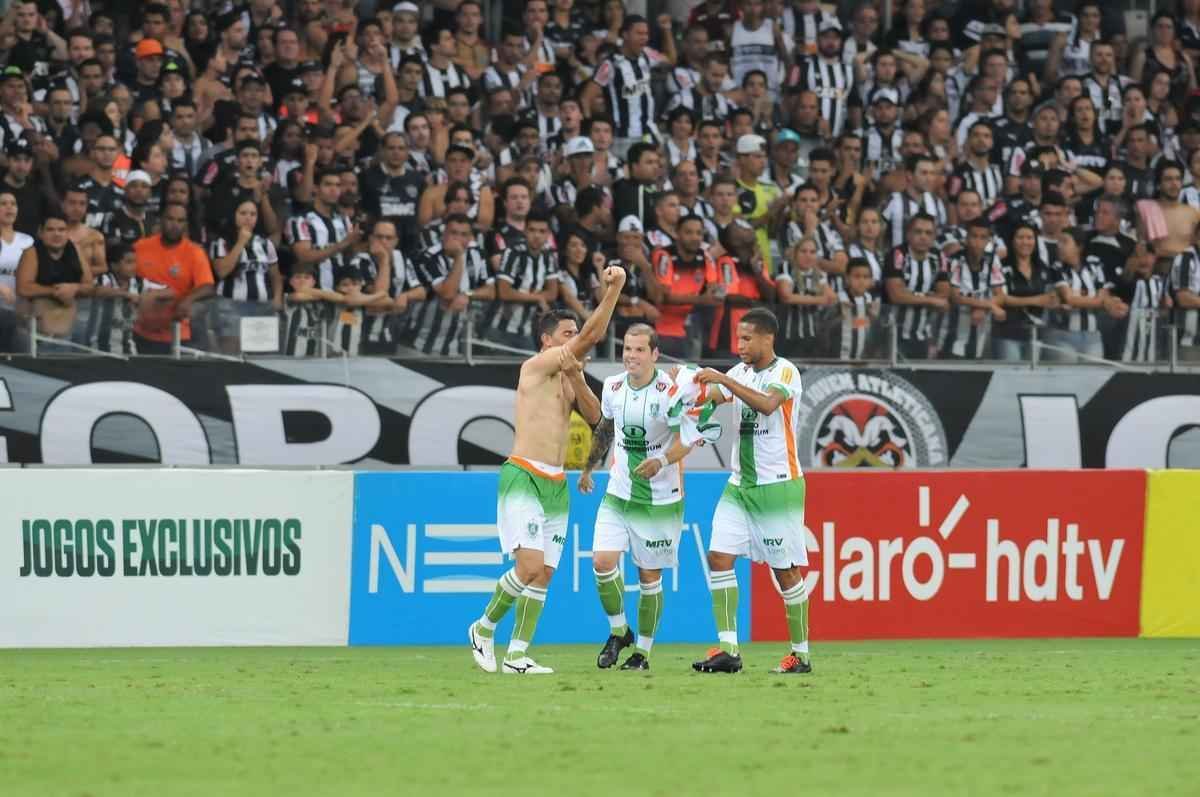 Fotos da comemorao de Danilo, heri da grande deciso do Mineiro