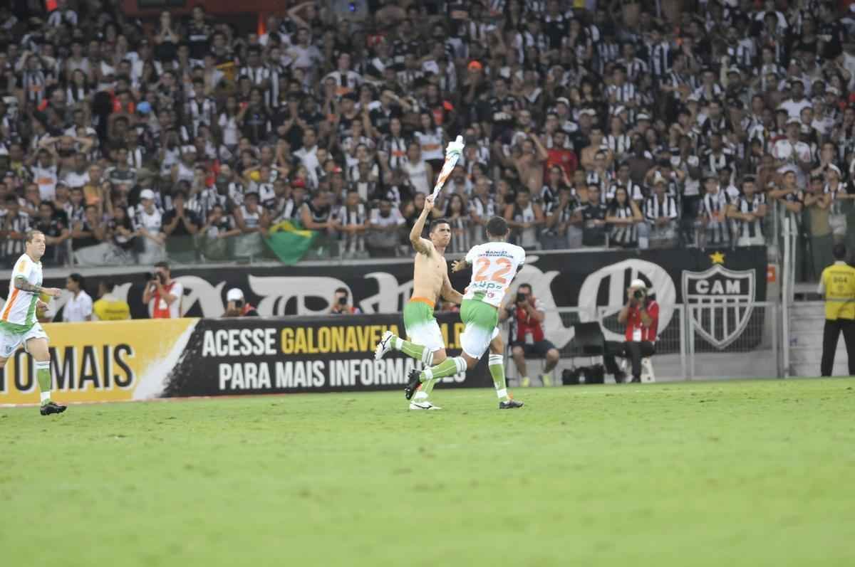 Fotos da comemorao de Danilo, heri da grande deciso do Mineiro