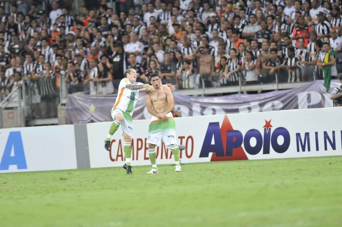 Fotos da comemorao de Danilo, heri da grande deciso do Mineiro