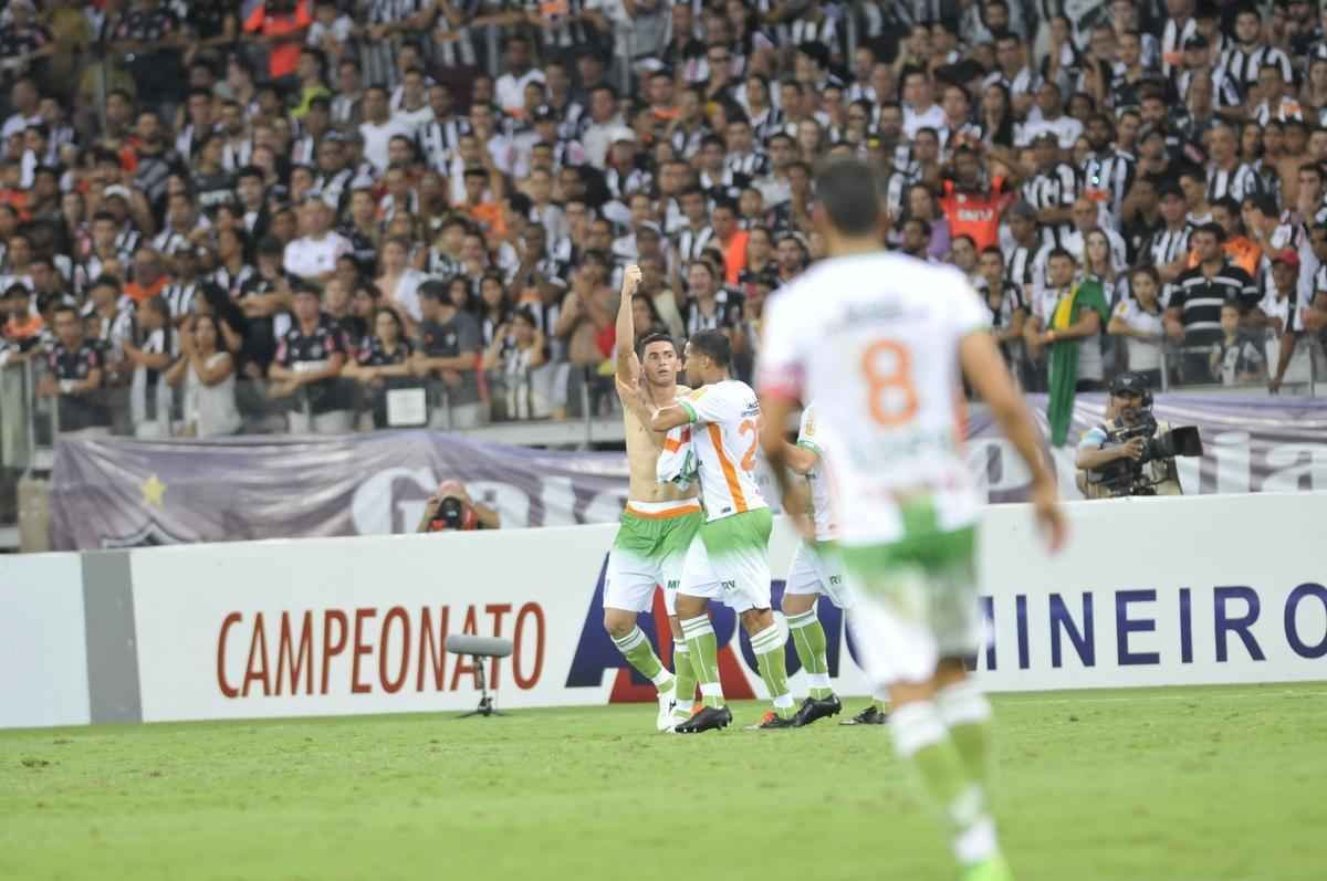 Fotos da comemorao de Danilo, heri da grande deciso do Mineiro