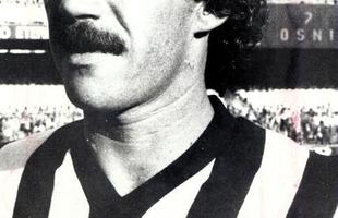Chico foi campeo brasileiro com o So Paulo em 1977, vencendo justamente o Atltico na final. Durante o jogo, o volante deu um piso em ngelo, que fraturou a perna. A torcida atleticana passou a xing-lo e odi-lo, mas, em 1980, foi contratado pelo Galo.