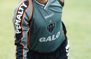 Entre 1995 e 1996, Valdir Bigode jogou pelo Tricolor paulista. Em 1997, acertou com Atltico. Voltou ao Galo em 2000