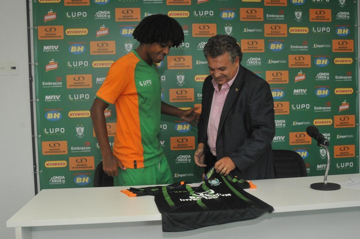 Reforo para o Campeonato Brasileiro, William Barbio foi apresentado nesta quinta-feira pelo Amrica