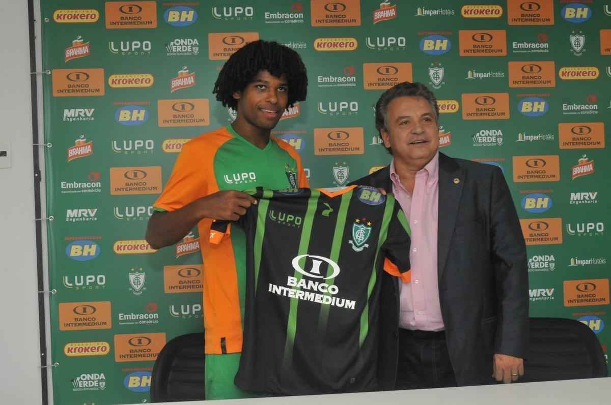 Reforo para o Campeonato Brasileiro, William Barbio foi apresentado nesta quinta-feira pelo Amrica