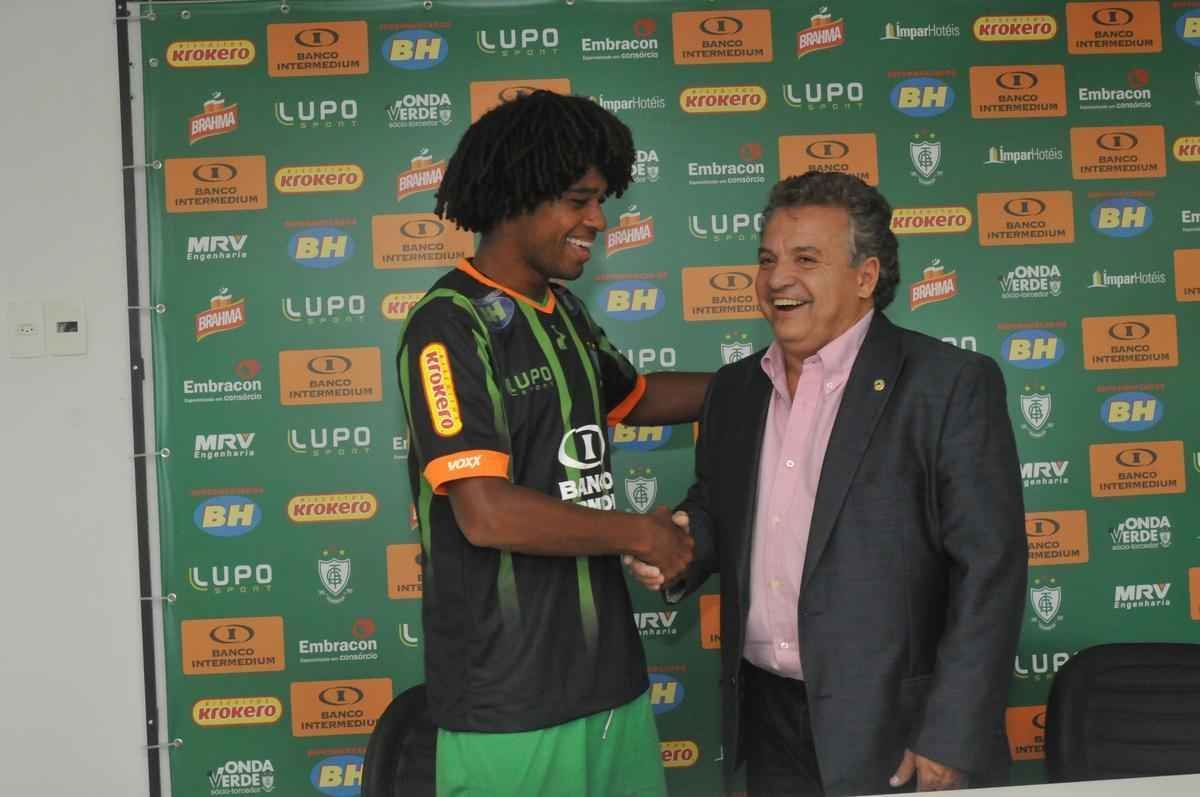 Reforo para o Campeonato Brasileiro, William Barbio foi apresentado nesta quinta-feira pelo Amrica