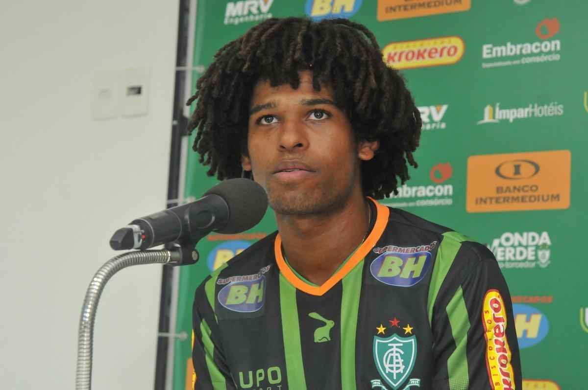 Reforo para o Campeonato Brasileiro, William Barbio foi apresentado nesta quinta-feira pelo Amrica