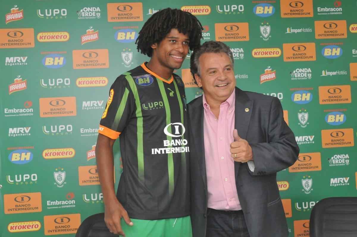 Reforo para o Campeonato Brasileiro, William Barbio foi apresentado nesta quinta-feira pelo Amrica
