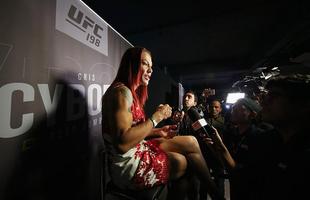 Encaradas dos astros do UFC 198 no Media Day - Cris Cyborg na coletiva 