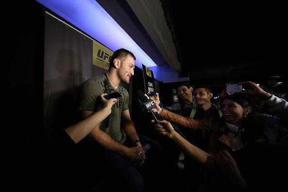 Encaradas dos astros do UFC 198 no Media Day - O desafiante ao cinturo, Stipe Miocic