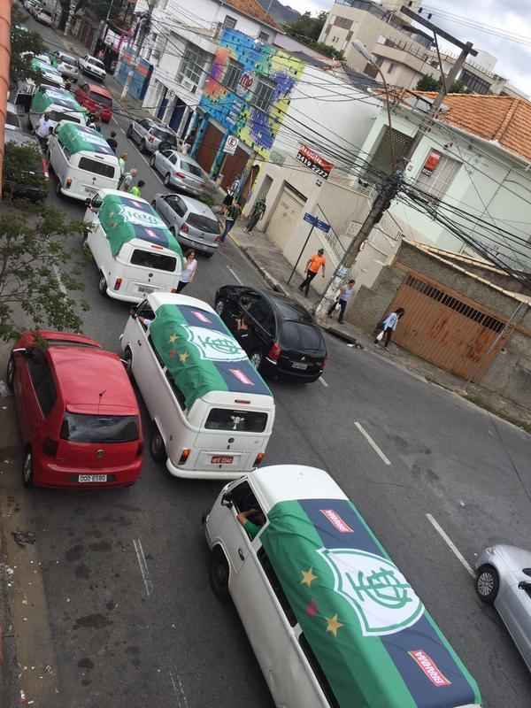 Em ao de marketing promovida pelo Amrica e pela Ambev, Kombis levaram torcedores do clube ao Independncia, neste domingo, para a estreia do time no Brasileiro contra o Fluminense