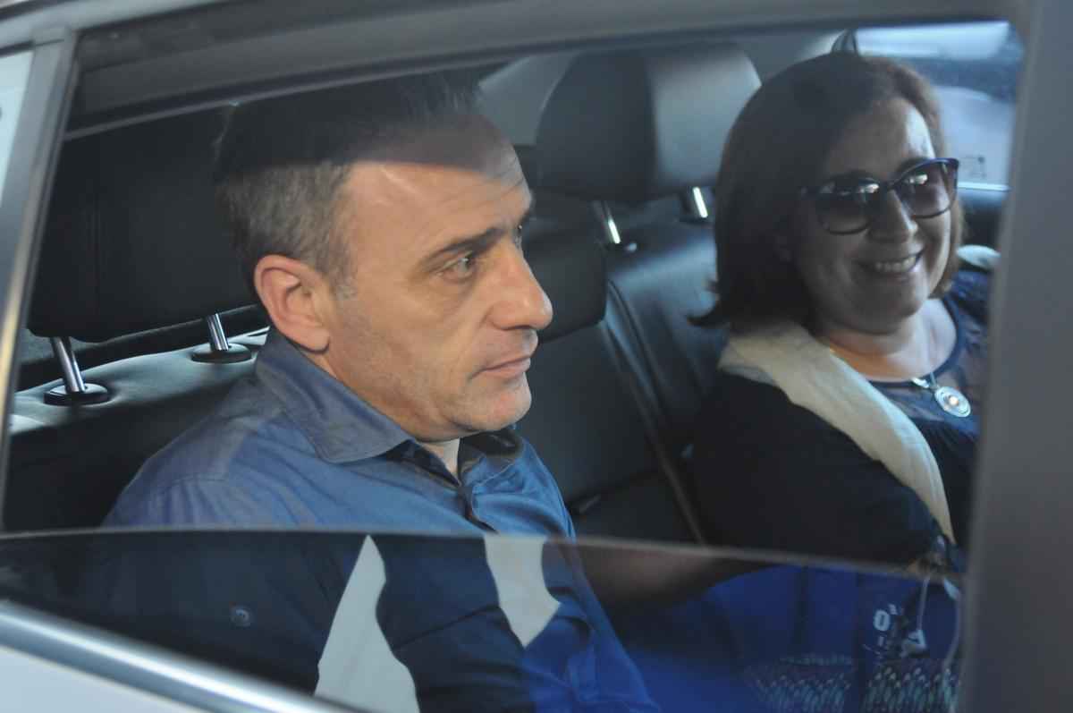 Tcnico portugus Paulo Bento chegou a Belo Horizonte acompanhado da esposa Teresa e de sua comisso tcnica: os auxiliares Srgio Costa e Ricardo Peres, o preparador fsico Pedro Pereira e o observador tcnico Vitor Silvestre