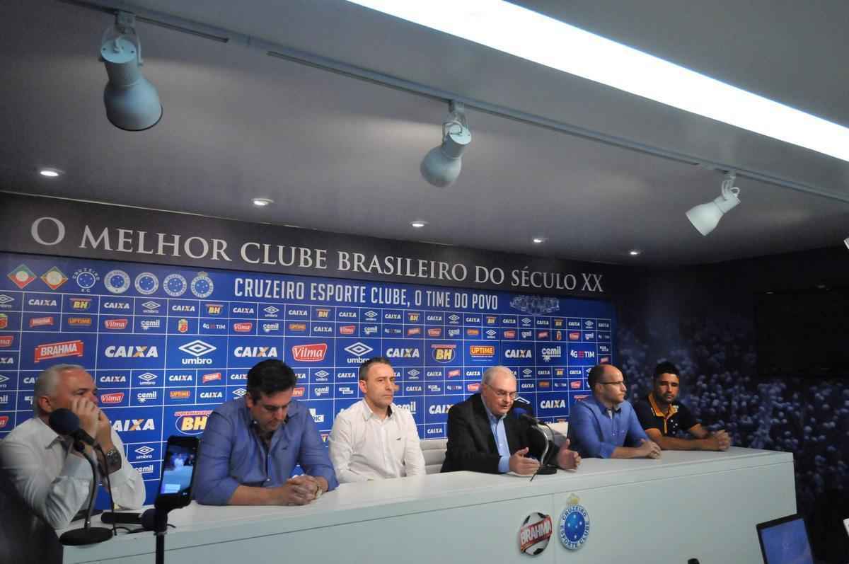 Portugus Paulo Bento foi apresentado nesta segunda-feira como novo treinador do Cruzeiro