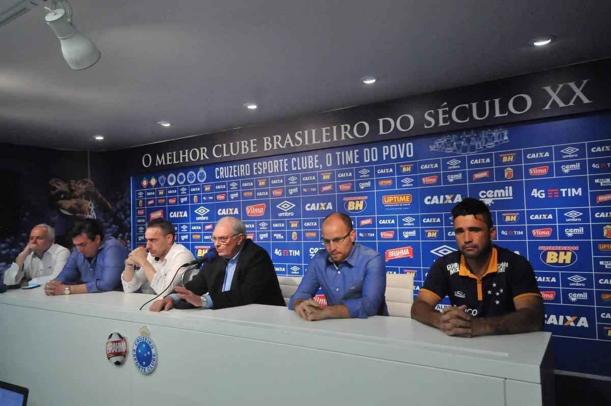 Portugus Paulo Bento foi apresentado nesta segunda-feira como novo treinador do Cruzeiro