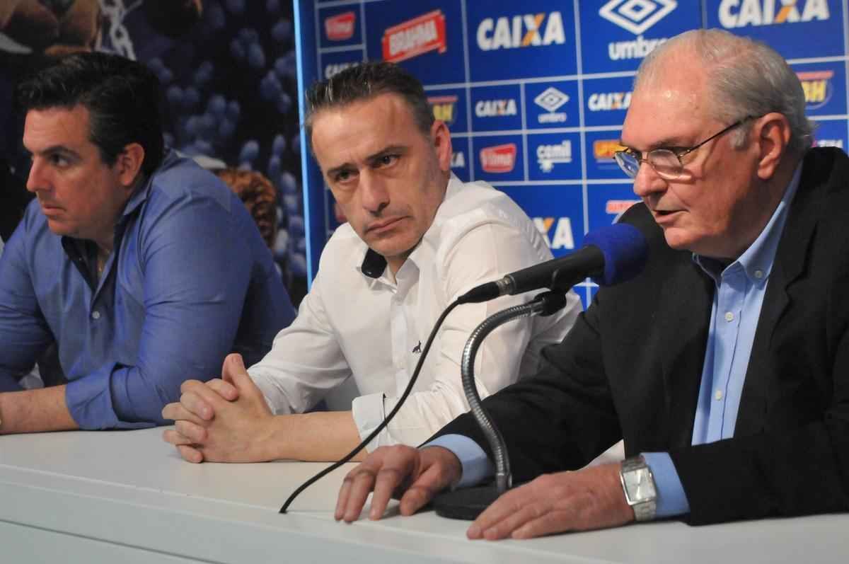 Portugus Paulo Bento foi apresentado nesta segunda-feira como novo treinador do Cruzeiro