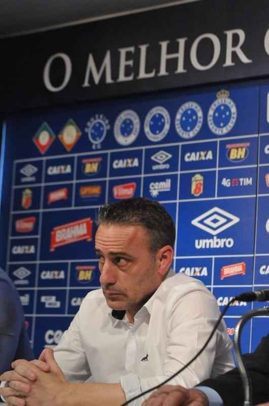Portugus Paulo Bento foi apresentado nesta segunda-feira como novo treinador do Cruzeiro