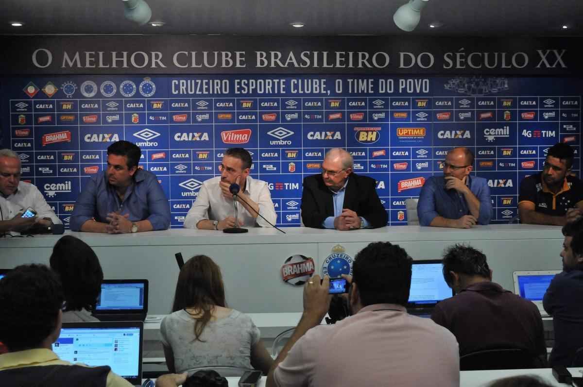 Portugus Paulo Bento foi apresentado nesta segunda-feira como novo treinador do Cruzeiro
