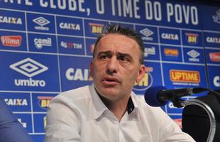 Portugus Paulo Bento foi apresentado nesta segunda-feira como novo treinador do Cruzeiro