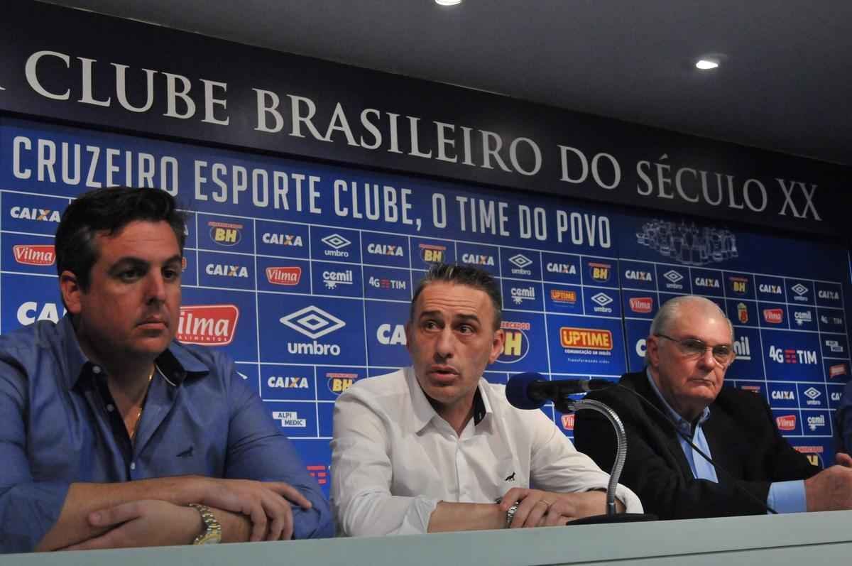Portugus Paulo Bento foi apresentado nesta segunda-feira como novo treinador do Cruzeiro