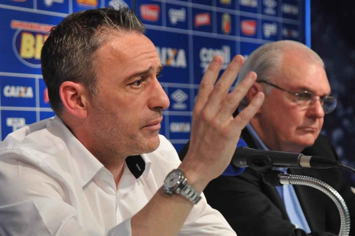 Portugus Paulo Bento foi apresentado nesta segunda-feira como novo treinador do Cruzeiro