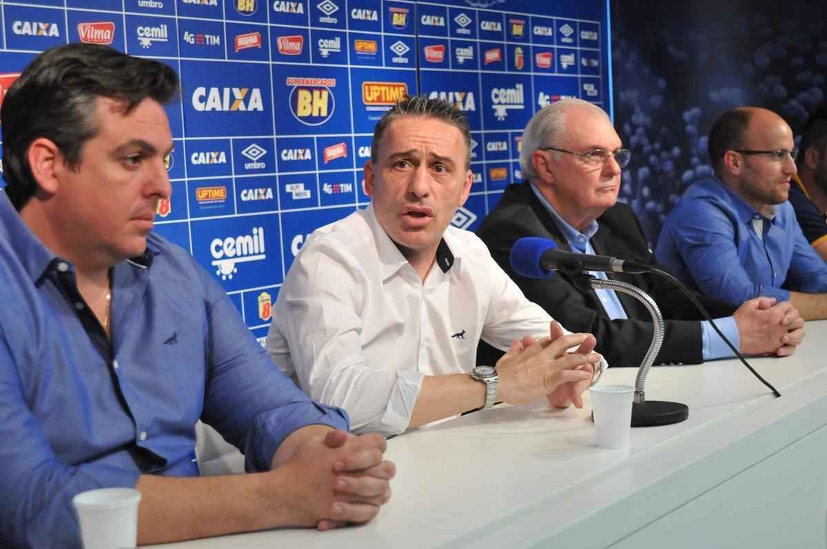 Portugus Paulo Bento foi apresentado nesta segunda-feira como novo treinador do Cruzeiro