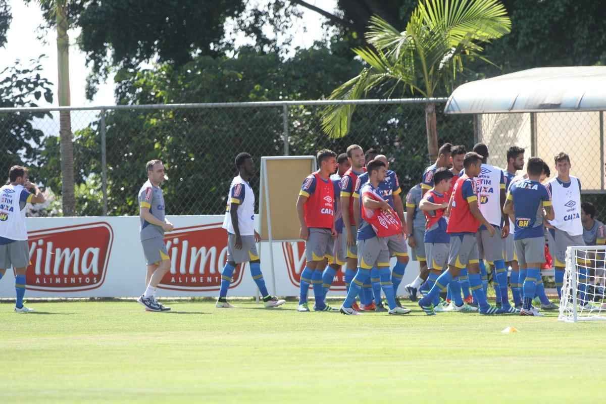 Imagens do primeiro treino de Paulo Bento na Toca da Raposa II