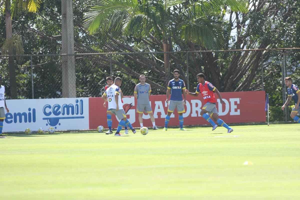 Imagens do primeiro treino de Paulo Bento na Toca da Raposa II