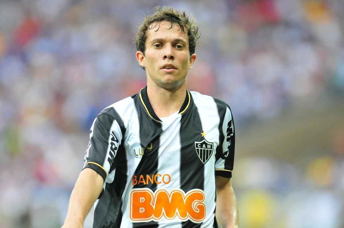 Bernard foi a venda mais cara da histria do Atltico. O jogador foi negociado ao Shakhtar Donetsk, da Ucrnia, por 25 milhes de dlares. Depois de difcil processo de adaptao, conseguiu virar titular e um dos atletas mais usados pelo tcnico Lucescu