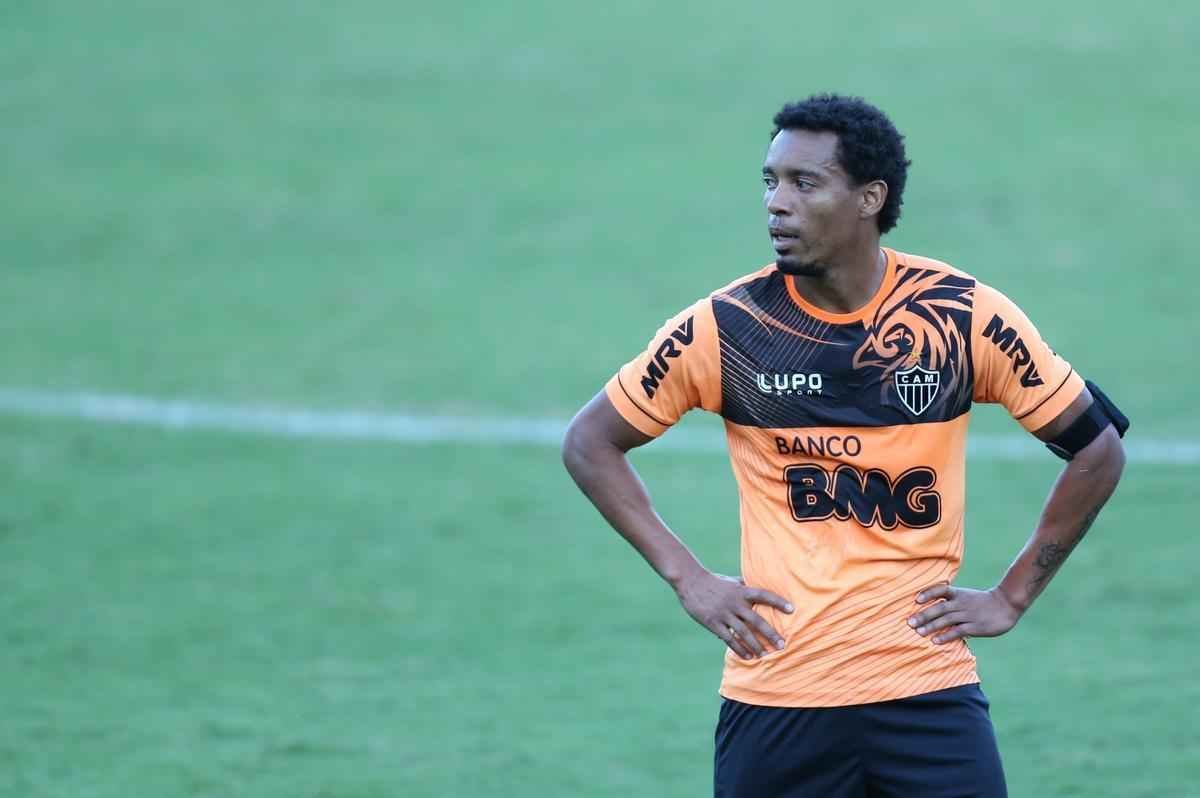 Rosinei disputou o ltimo Campeonato Carioca pelo Tigres. Alm da pequena equipe carioca, depois de deixar o Galo, passou por Coritiba e Paran. Agora, o volante procura uma equipe para o restante da temporada