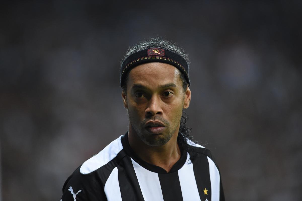 Ronaldinho foi um dos responsveis pela fase mais vitoriosa da histria do Atltico. Ele protagonizou grandes atuaes e esteve presente nas conquistas da Copa Libertadores e da Recopa Sul-America. Hoje, aos 36 anos, vive da fama conquistada ao longo da carreira, se tornou uma espcie de 'showman' e a cada dia parece mais distante de voltar ao estrelato como um atleta profissional