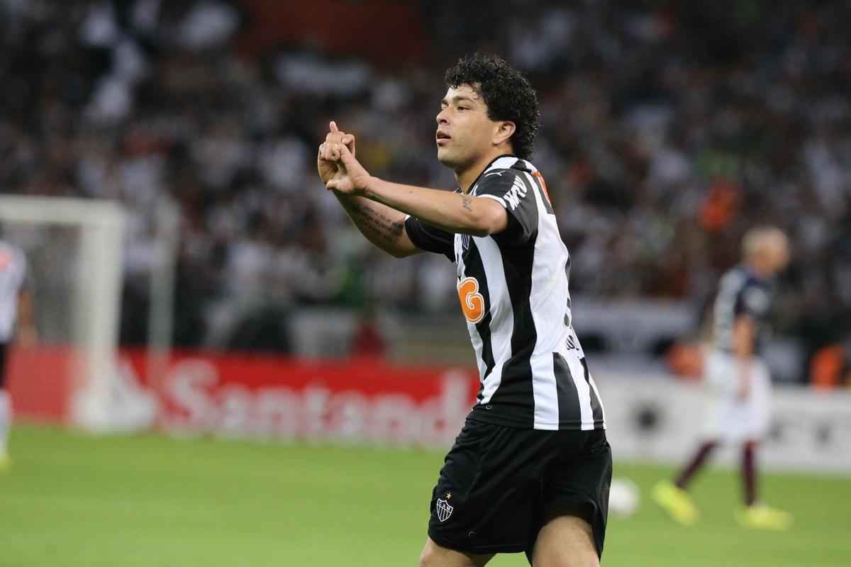 Luan continua no Galo, mas est fora da partida. Em abril deste ano, o atacante passou por uma artroscopia no joelho direito. Ele sofreu grave contuso, com leses no menisco e na cartilagem