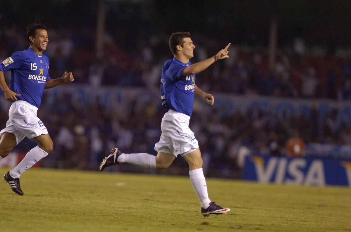 Wagner - depois de se destacar pelo Amrica entre 2003 e 2004, o armador teve duas passagens pelo Cruzeiro. Ao todo foram 216 jogos e 36 gols marcados. Hoje o ex-camisa 10 de Coelho, Raposa  e Fluminense est no futebol chins.