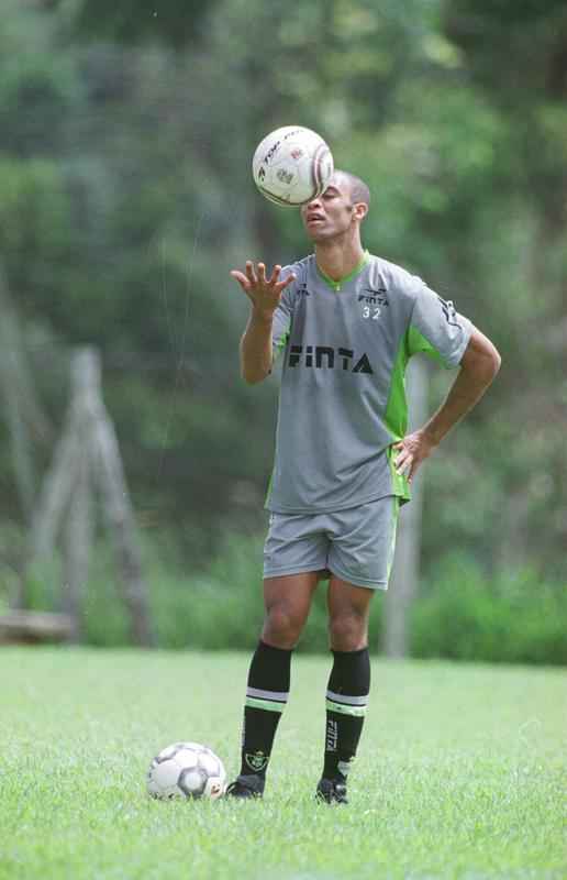 Leandro Euzbio - atuou pelo Amrica em 2004 e se transferiu para o Cruzeiro no ano seguinte. Foi no Fluminense, porm, que o zagueiro viveu a melhor fase de sua carreira. Pelo Tricolor das Laranjeiras, ele conquistou um Campeonato Carioca e dois Brasileiros.