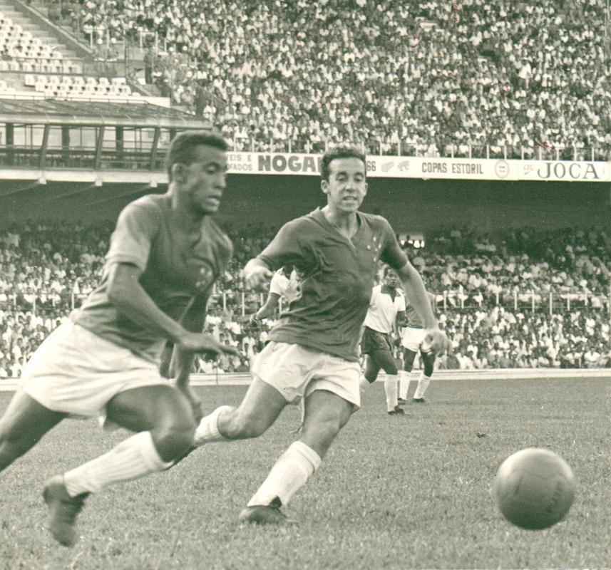 Tosto - jogou pelo Amrica entre 1962 e 1963, quando tinha apenas 16 anos, e marcou um gol. Contratado pelo Cruzeiro, se tornou o maior artilheiro da histria do clube, com 242 gols em 373 jogos. Porteriormente, foi campeo mundial pela Seleo Brasileira, em 1970. 