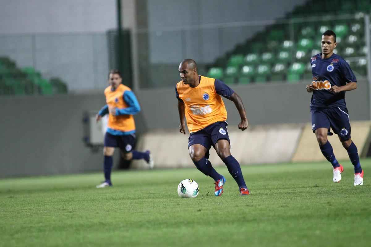 Amaral - a exemplo de Gilson, Amaral se destacou no Amrica e foi para o Cruzeiro em 2012. Suas atuaes sob o comando de Vagner Mancini, contudo, no agradaram a diretoria. Atualmente no Passo Fundo-RS, o volante j passou por Vasco, Grmio, Botafogo, Cricima e Cear.