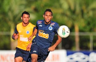Gilson - respaldado pela boa Srie A que fez no Amrica em 2011, Gilson foi para o Cruzeiro em 2012 com um contrato de quatro anos. Ele, no entanto, no se firmou no clube e foi emprestado em diversas oportunidades, inclusive para o prprio Coelho. Hoje defende a Ponte Preta.