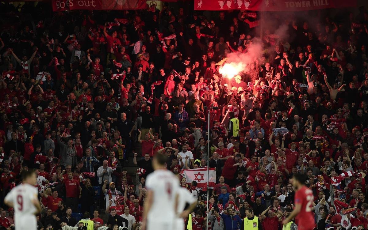 Coke brilhou na vitria do Sevilla sobre o Liverpool. Time espanhol tornou-se o primeiro time a vencer trs vezes seguidas o torneio