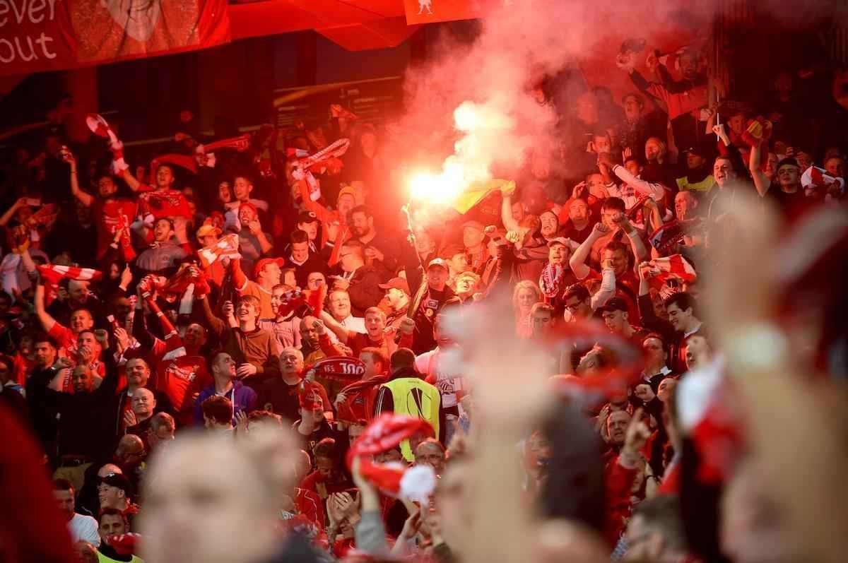 Coke brilhou na vitria do Sevilla sobre o Liverpool. Time espanhol tornou-se o primeiro time a vencer trs vezes seguidas o torneio