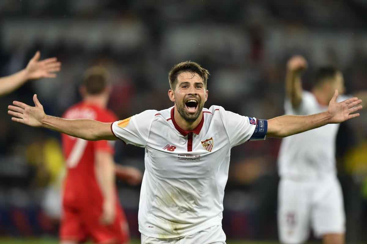 Coke brilhou na vitria do Sevilla sobre o Liverpool. Time espanhol tornou-se o primeiro time a vencer trs vezes seguidas o torneio