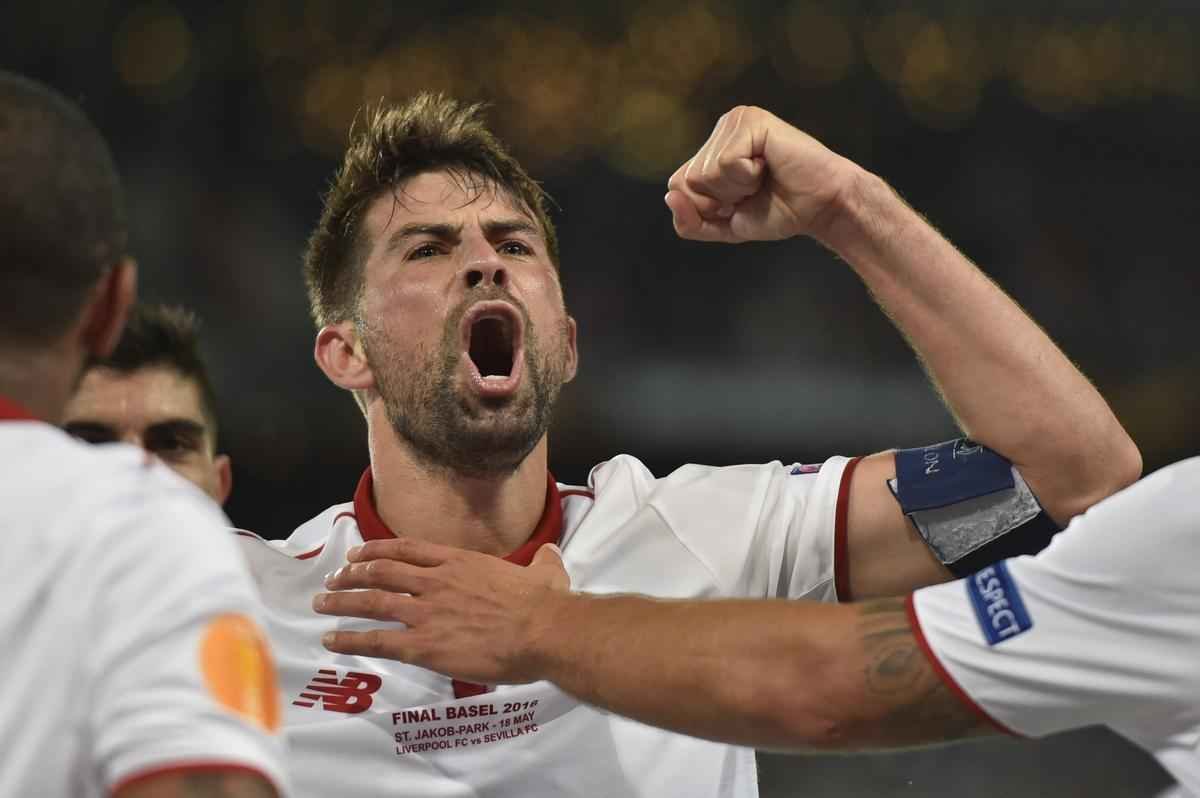 Coke brilhou na vitria do Sevilla sobre o Liverpool. Time espanhol tornou-se o primeiro time a vencer trs vezes seguidas o torneio