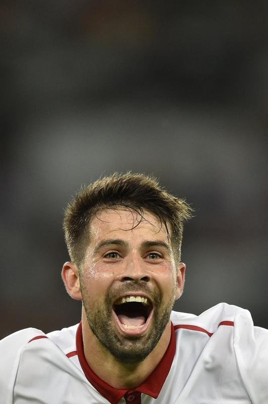 Coke brilhou na vitria do Sevilla sobre o Liverpool. Time espanhol tornou-se o primeiro time a vencer trs vezes seguidas o torneio