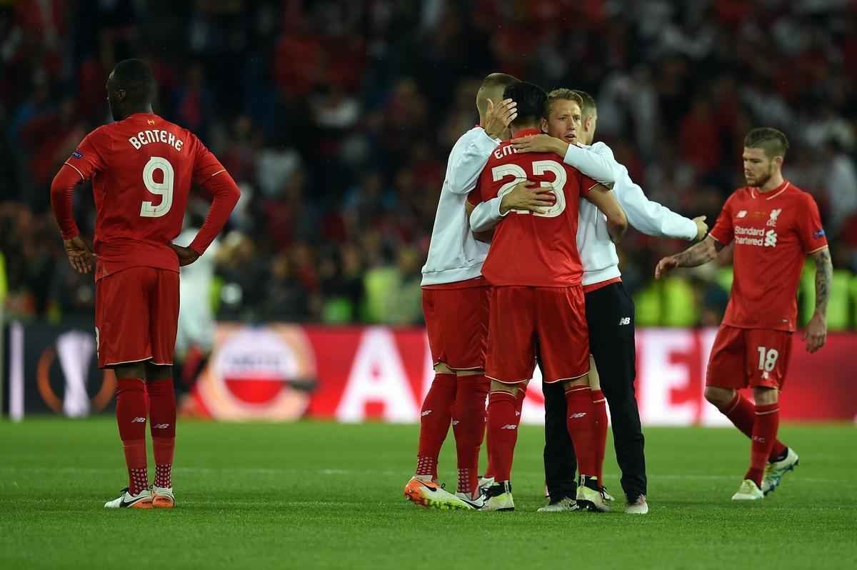 Coke brilhou na vitria do Sevilla sobre o Liverpool. Time espanhol tornou-se o primeiro time a vencer trs vezes seguidas o torneio