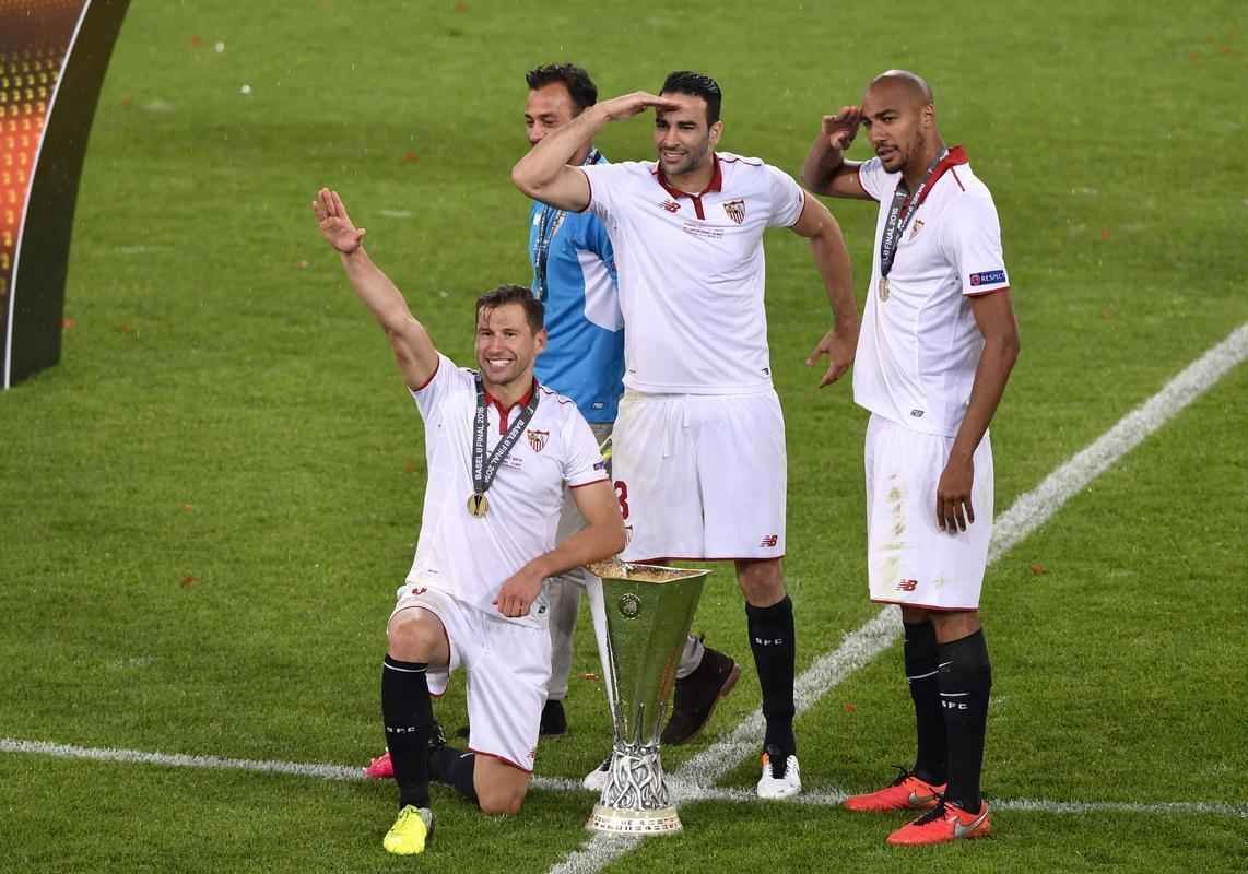 Coke brilhou na vitria do Sevilla sobre o Liverpool. Time espanhol tornou-se o primeiro time a vencer trs vezes seguidas o torneio