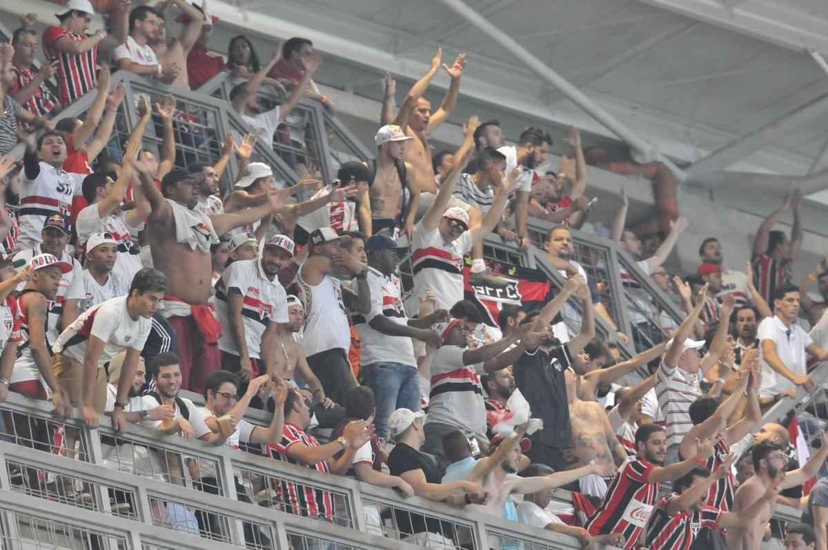 Fotos da torcida do So Paulo no Independncia, em Belo Horizonte, durante duelo contra o Atltico