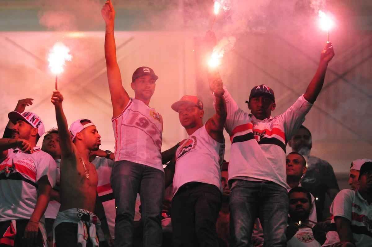 Imagens da torcida do So Paulo durante duelo com o Atltico, no Independncia, pela Libertadores