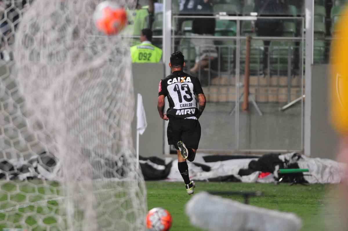 Imagens do primeiro tempo da partida entre Atltico e So Paulo; Carlos ampliou para o Galo